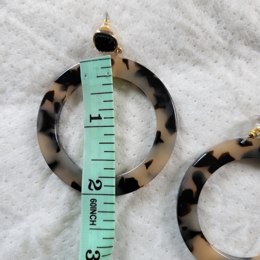 Sugarfix by BaubleBar | NWOT Elegant Blonde Tortoiseshell Hoop Earrings - Picture 6 of 6